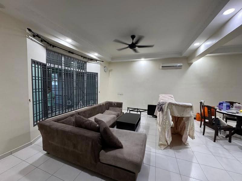 Rumah Teres 2-Tingkat untuk Disewa di Taman Desa Tebrau (Tebrau) - Daphne Lee - Living Room - PropertyGuru.com.my