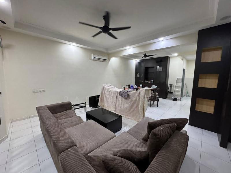 Rumah Teres 2-Tingkat untuk Disewa di Taman Desa Tebrau (Tebrau) - Daphne Lee - Living Room - PropertyGuru.com.my