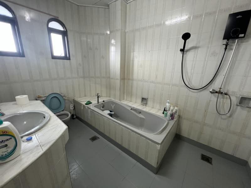 Bungalow House for Sale in Taman Bukit Kajang Baru (Kajang) - Billy Chan - Bathroom - PropertyGuru.com.my