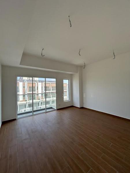 3-storey Terraced House for Rent in PJS 3, Taman Sri Manja (Petaling Jaya) - Kenix Lee - Living Room - PropertyGuru.com.my