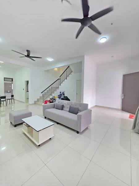 Rumah Teres 2-Tingkat untuk Disewa di Taman Desa Tebrau (Tebrau) - Daphne Lee - Living Room - PropertyGuru.com.my