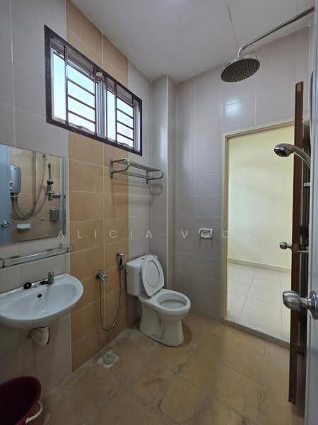 2-storey Terraced House for Rent in Taman Bestari Indah (Ulu Tiram) - Alicia Voon - Bathroom - PropertyGuru.com.my