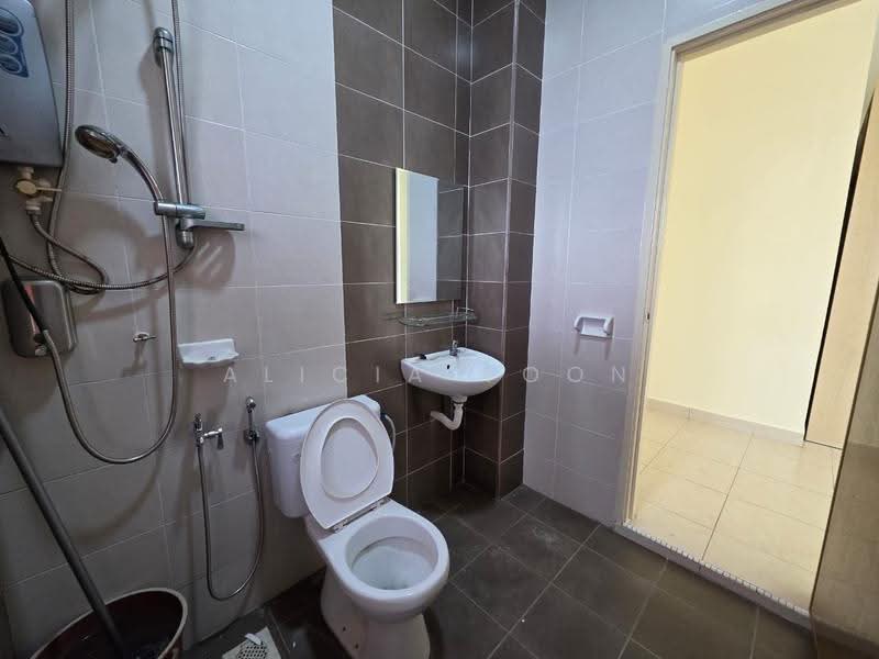 2-storey Terraced House for Rent in Taman Bestari Indah (Ulu Tiram) - Alicia Voon - Bathroom - PropertyGuru.com.my