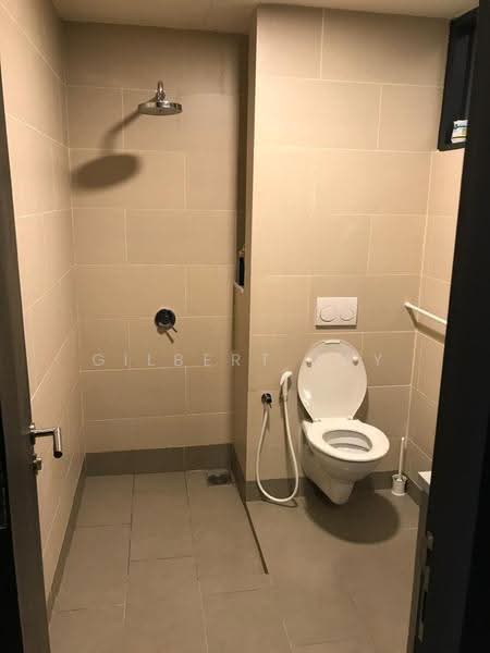 Kediaman Servis untuk Dijual di Tamarind Suites - Gilbert Tay - Bathroom - PropertyGuru.com.my