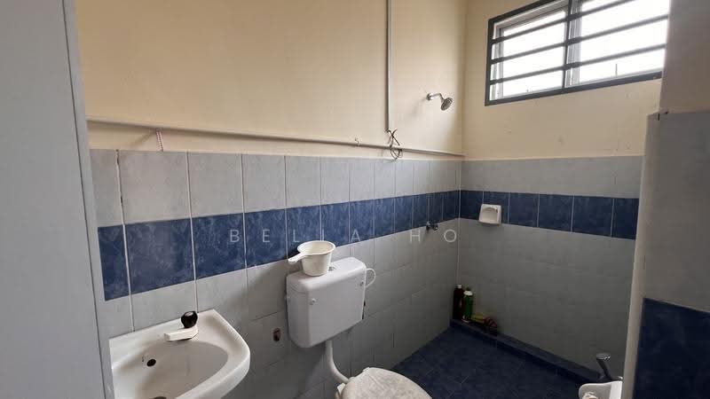 Shop for Sale in Taman Lagenda Putra (Kulai) - Bella Ho - Bathroom - PropertyGuru.com.my