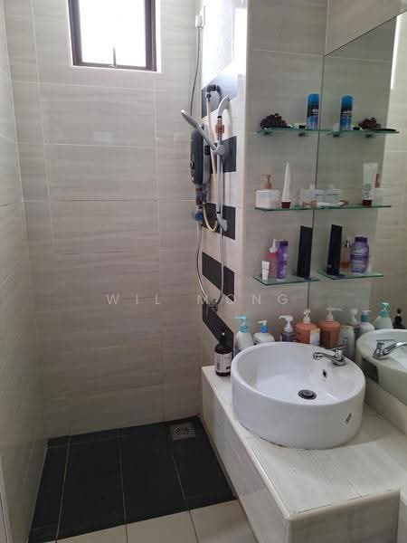 Kediaman Servis untuk Dijual di D'Secret Garden (Pangsapuri Kempas Indah) - Wil Mong - Bathroom - PropertyGuru.com.my