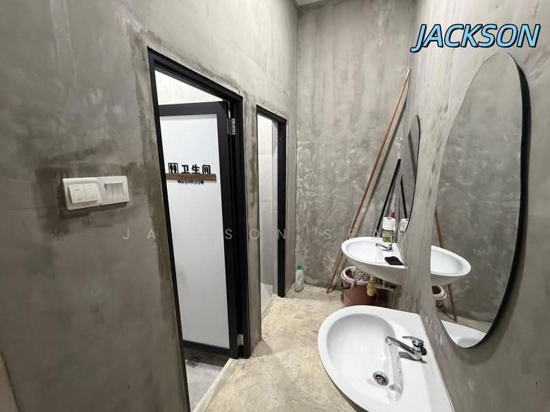 Retail Space for Sale in Kawasan Perniagaan Teras Jaya (Butterworth) - Jackson Seah - Bathroom - PropertyGuru.com.my