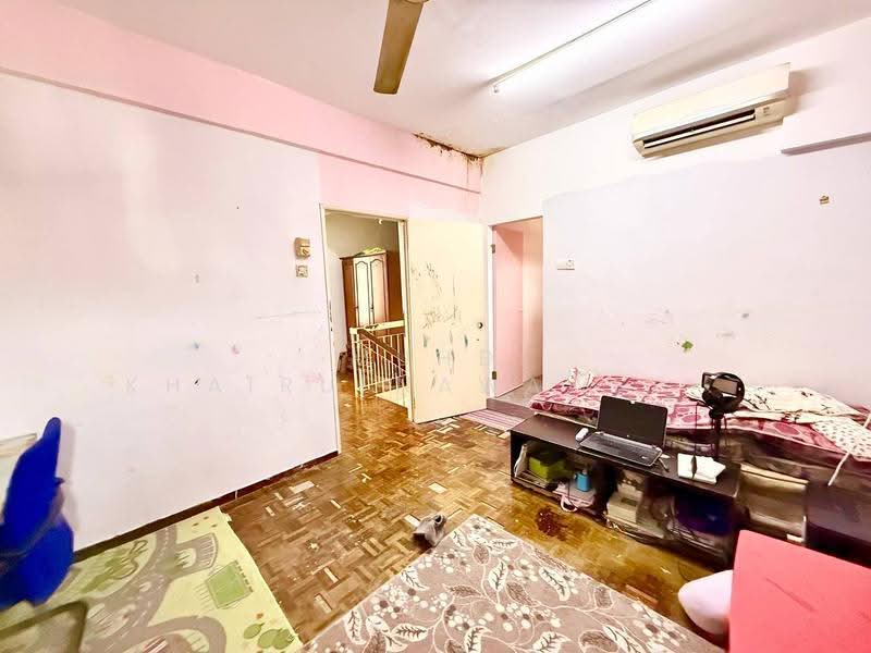 2-storey Terraced House for Sale in Seksyen 8 (Bangi) - Muhd Khairulnawawi Kamaruddin - Living Room - PropertyGuru.com.my