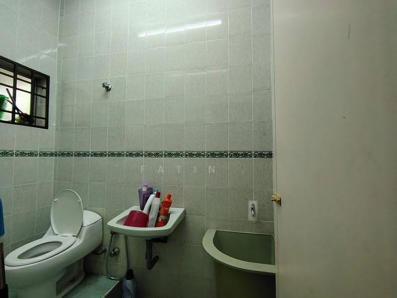 Semi-Detached House for Sale in Gerbang Meru Indah (Ipoh) - Fatin . - Bathroom - PropertyGuru.com.my