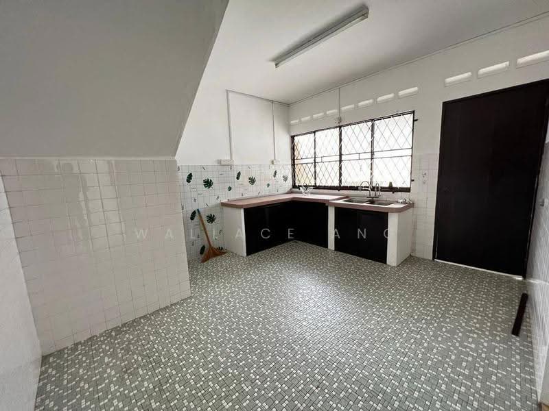 Rumah Teres 2-Tingkat untuk Dijual di Taman Pelangi (Johor Bahru) - Wallace Ang - Kitchen - PropertyGuru.com.my