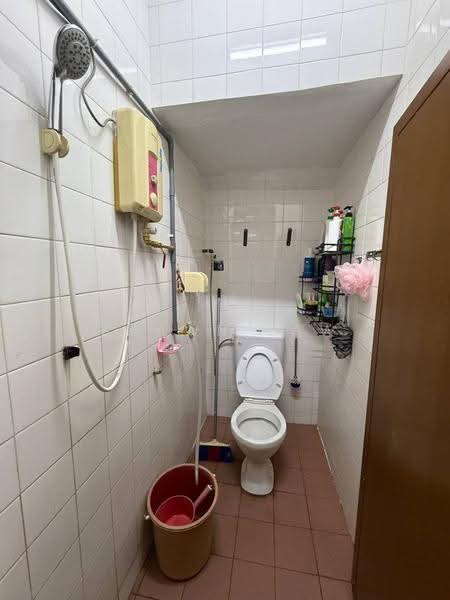 Rumah Teres 2-Tingkat untuk Disewa di Taman Johor Jaya (Johor Bahru) - Shawn Law - Bathroom - PropertyGuru.com.my