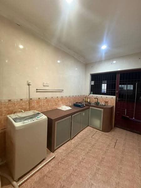 Rumah Teres 2-Tingkat untuk Disewa di Taman Johor Jaya (Johor Bahru) - Shawn Law - Kitchen - PropertyGuru.com.my
