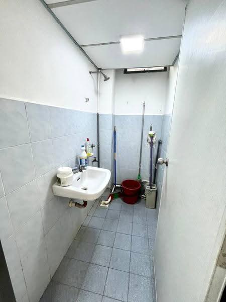 Shop for Sale in Taman Seri Orkid (Skudai) - Iden Tan - Bathroom - PropertyGuru.com.my
