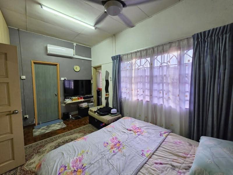 Rumah Teres 2-Tingkat untuk Dijual di Subang Bestari (Shah Alam) - Ishak Ramli - Bedroom - PropertyGuru.com.my