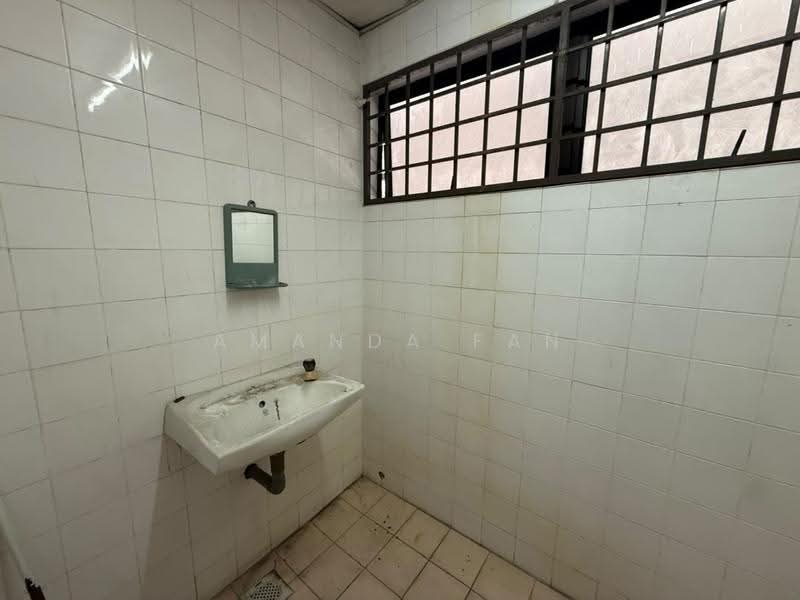 Semi-D Factory for Rent in Kawasan Perindustrian Sri Rapat (Ipoh) - Amanda Fan - Bathroom - PropertyGuru.com.my