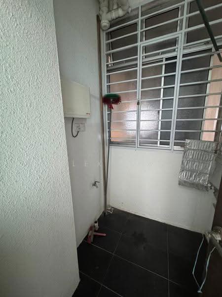 Kediaman Servis untuk Disewa di 8Scape Residence @ Sutera - Alex How - Balcony - PropertyGuru.com.my