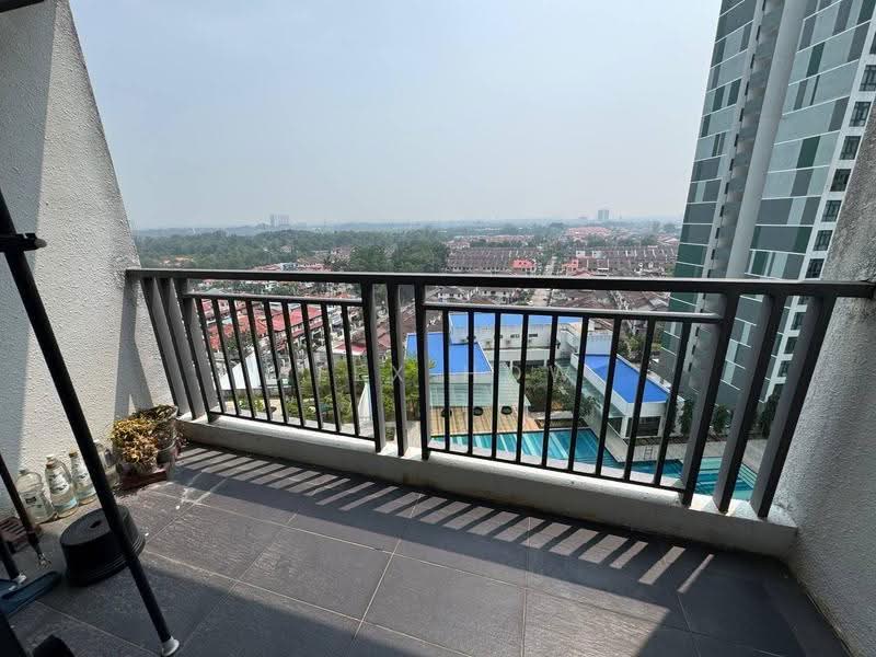 Kediaman Servis untuk Disewa di 8Scape Residence @ Sutera - Alex How - Balcony - PropertyGuru.com.my
