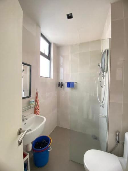 Kediaman Servis untuk Dijual di J.Dupion Residence - James Loh - Bathroom - PropertyGuru.com.my