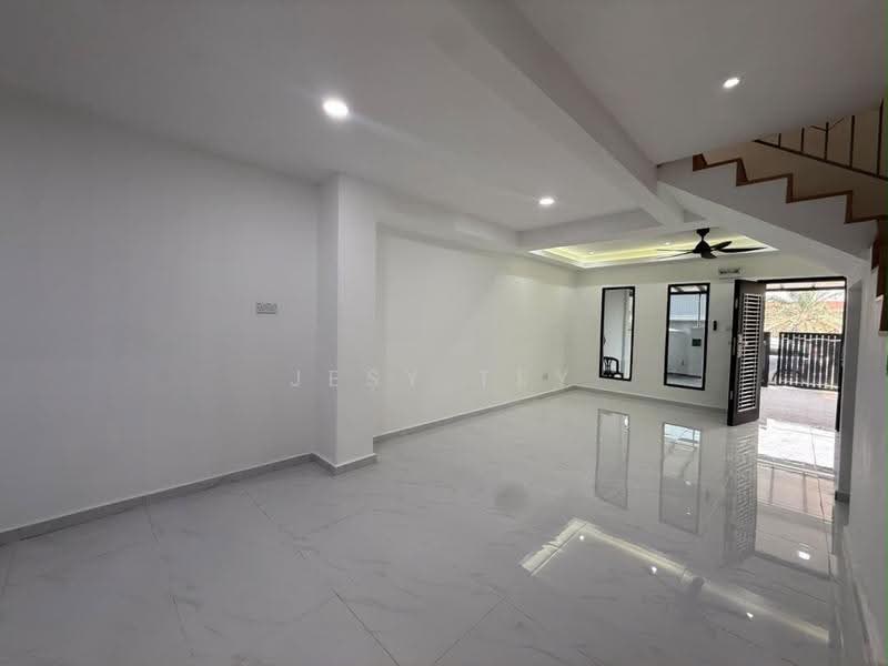2-storey Terraced House for Sale in Kelapa Sawit (Kulai) - Jesy Tey - Living Room - PropertyGuru.com.my