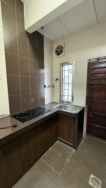 2-storey Terraced House for Rent in Austin (Johor Bahru) - Trish Ng - Kitchen - PropertyGuru.com.my