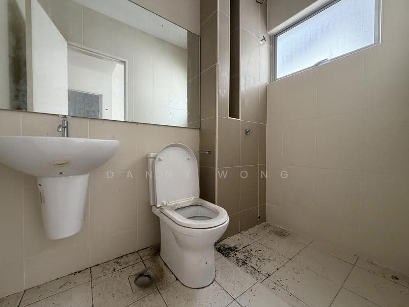 Rumah Berkembar untuk Dijual di Kota Emerald (Rawang) - Danny Wong - Bathroom - PropertyGuru.com.my