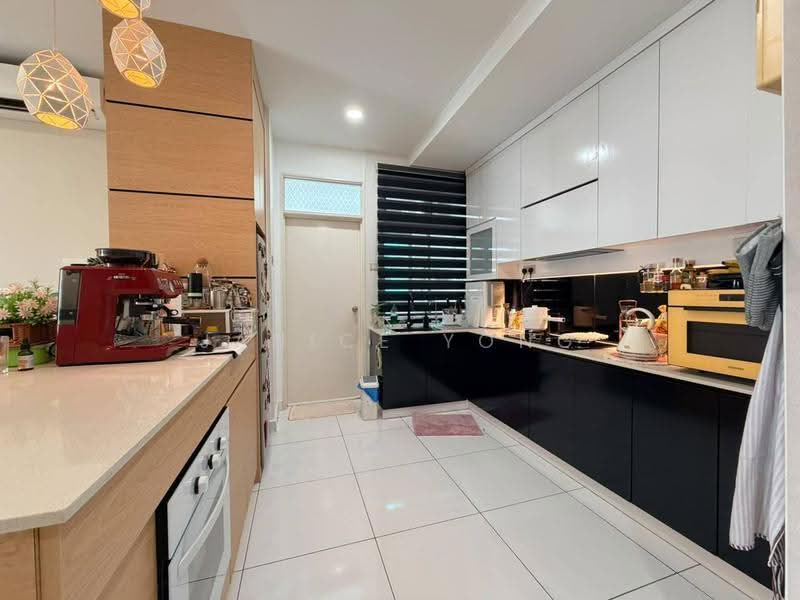 Kediaman Servis untuk Dijual di The Platino Serviced Apartment - Janice Yong - Kitchen - PropertyGuru.com.my