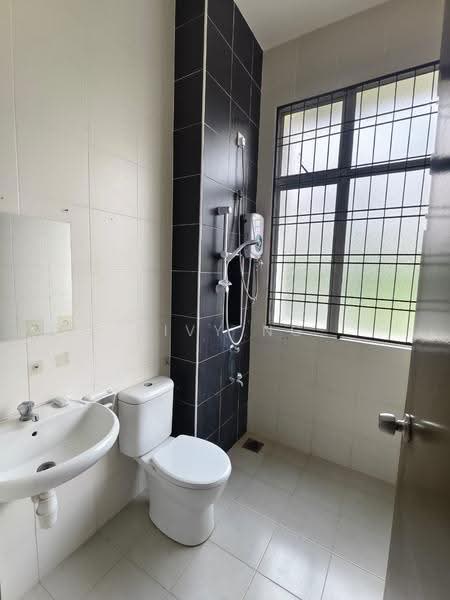 Rumah Teres 2-Tingkat untuk Disewa di Taman Seri Austin (Tebrau) - Vivy Ng - Bathroom - PropertyGuru.com.my