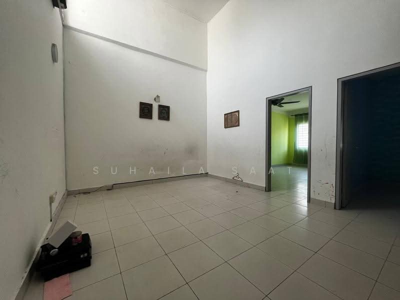 Terraced House for Sale in Aman Putri (Sungai Buloh) - Suhaila Saat - Living Room - PropertyGuru.com.my