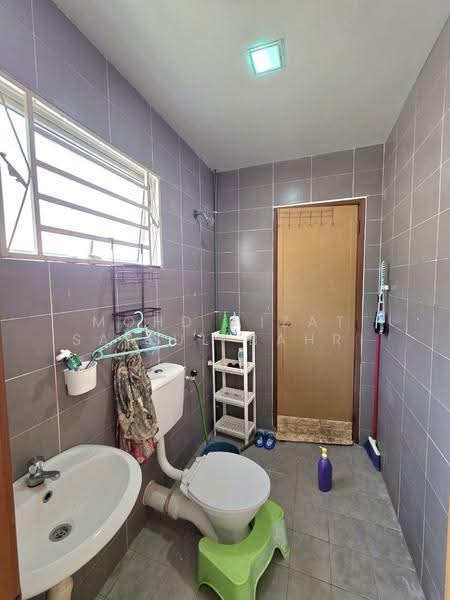 Terraced House for Sale in Taman Jelok Impian (Kajang) - Mohd Aizat Saiful Bahri - Bathroom - PropertyGuru.com.my
