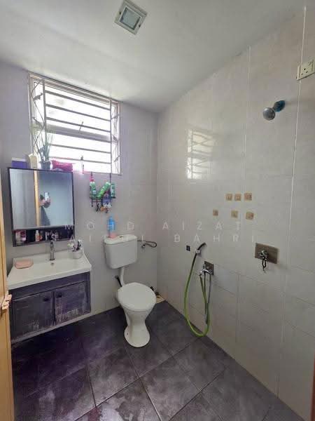 Terraced House for Sale in Taman Jelok Impian (Kajang) - Mohd Aizat Saiful Bahri - Bathroom - PropertyGuru.com.my
