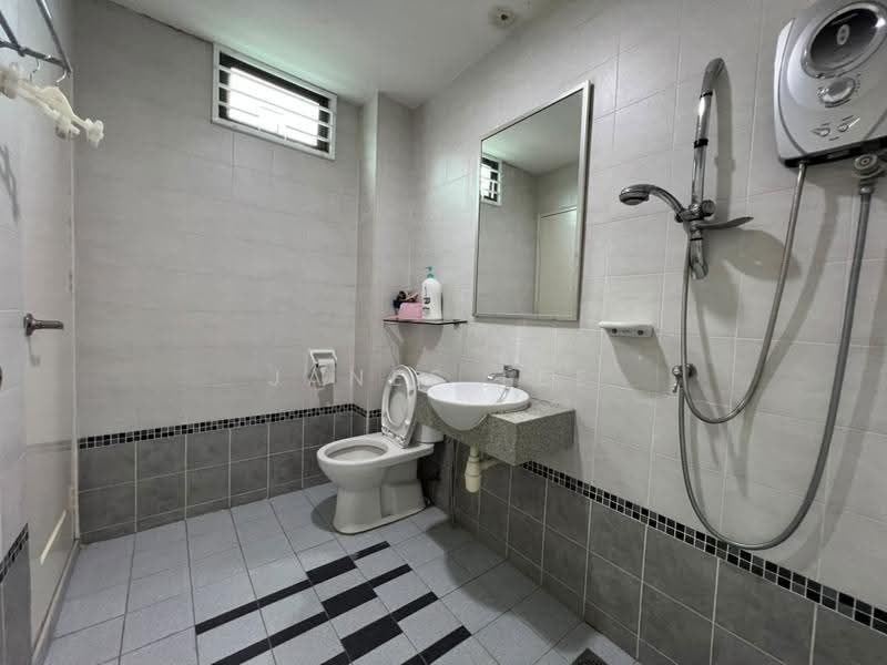 3-storey Terraced House for Sale in Taman Bayu Aman (Butterworth) - Janes Lee - Bathroom - PropertyGuru.com.my