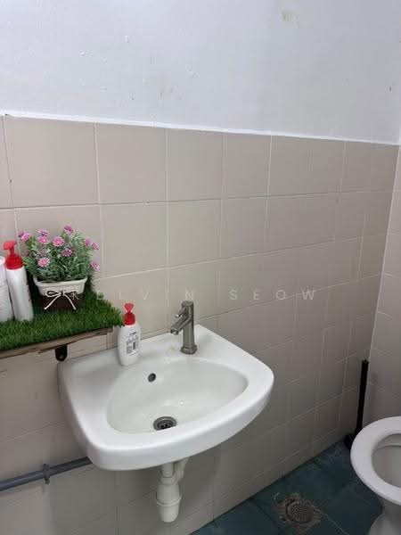 Shop / Office for Rent in Kampung Belacan (Tanjung Tokong) - Kelvin Seow - Bathroom - PropertyGuru.com.my