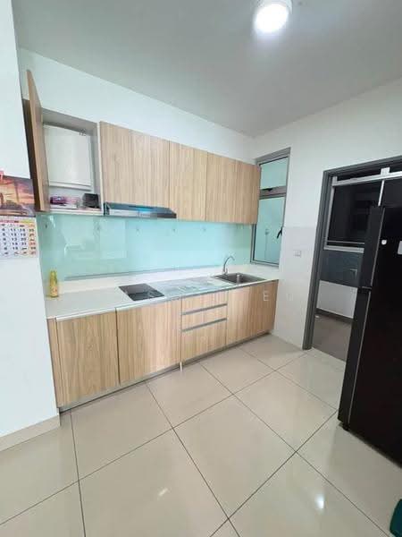 Kediaman Servis untuk Disewa di Meridin Bayvue Serviced Apartment - Casmin Eu - Kitchen - PropertyGuru.com.my
