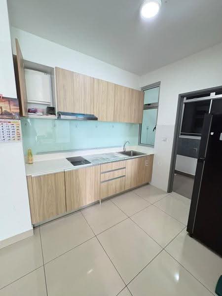Kediaman Servis untuk Disewa di Meridin Bayvue Serviced Apartment - Casmin Eu - Kitchen - PropertyGuru.com.my