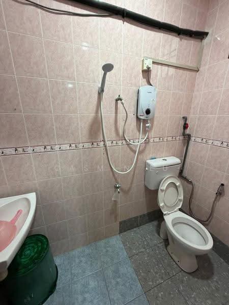 Rumah Teres 2-Tingkat untuk Disewa di Taman Setia Indah (Tebrau) - Casmin Eu - Bathroom - PropertyGuru.com.my