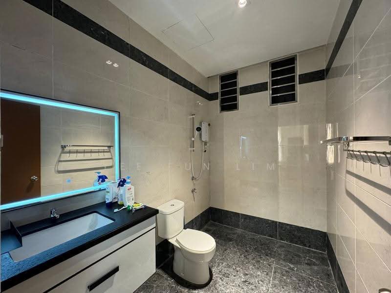 Semi-Detached House for Sale in Penampang (Sabah) - Yee Fun Lim - Bathroom - PropertyGuru.com.my