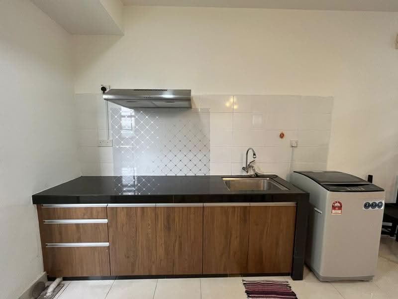 Kediaman Servis untuk Dijual di Tiara Imperio Residence - Janet Au - Kitchen - PropertyGuru.com.my