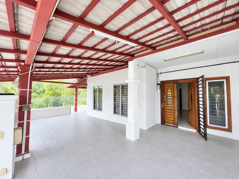 1-storey Terraced House for Sale in Bandar Saujana Putra (Tanjong Duabelas) - Mohd Aizat Saiful Bahri - Exterior - PropertyGuru.com.my