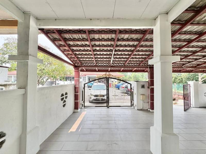 1-storey Terraced House for Sale in Bandar Saujana Putra (Tanjong Duabelas) - Mohd Aizat Saiful Bahri - Exterior - PropertyGuru.com.my