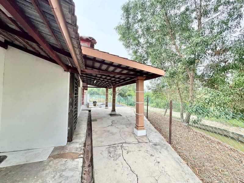 1-storey Terraced House for Sale in Bandar Saujana Putra (Tanjong Duabelas) - Mohd Aizat Saiful Bahri - Exterior - PropertyGuru.com.my