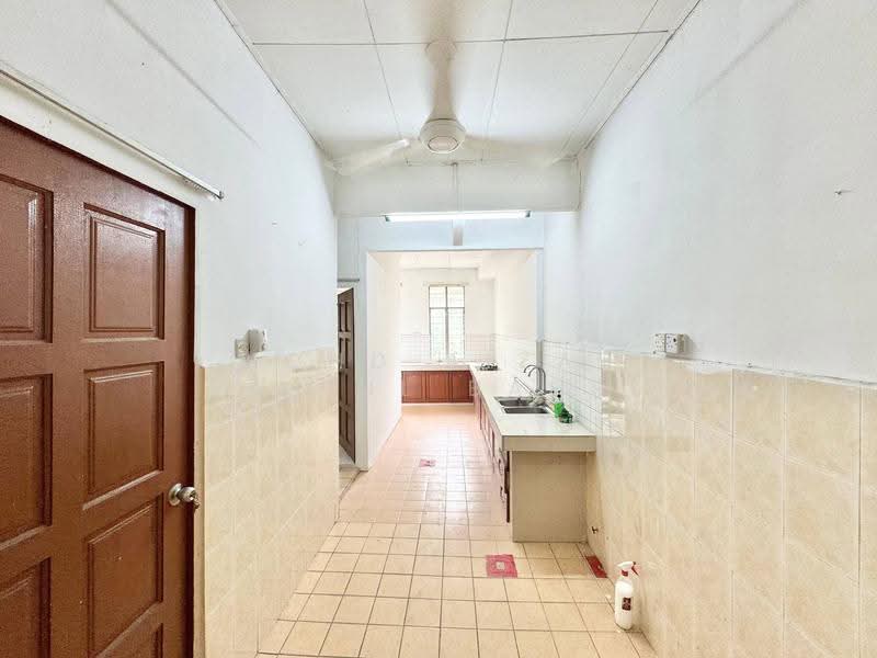 1-storey Terraced House for Sale in Bandar Saujana Putra (Tanjong Duabelas) - Mohd Aizat Saiful Bahri - Kitchen - PropertyGuru.com.my