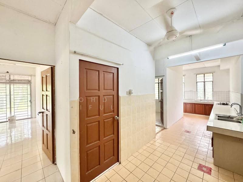 1-storey Terraced House for Sale in Bandar Saujana Putra (Tanjong Duabelas) - Mohd Aizat Saiful Bahri - Kitchen - PropertyGuru.com.my