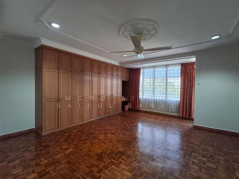 2-storey Terraced House for Sale in Seksyen 1 Bandar Baru Bangi (Bandar Baru Bangi) - Mohd Aizat Saiful Bahri - Bedroom - PropertyGuru.com.my