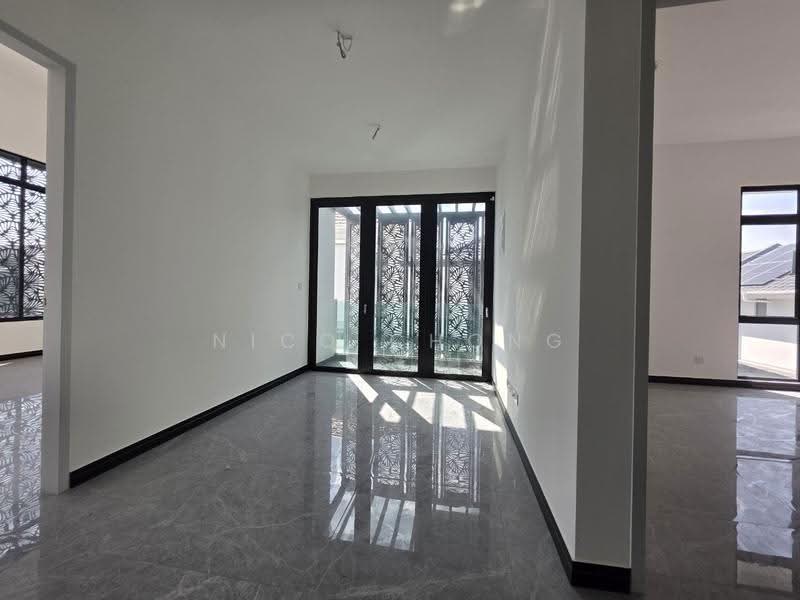 Rumah Berkembar untuk Dijual di Setia Tropika (Johor Bahru) - Nico Chong - Living Room - PropertyGuru.com.my