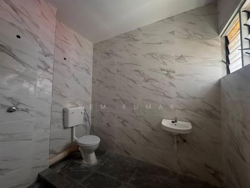 Rumah Teres 2-Tingkat untuk Dijual di Kampung Tunku (Petaling Jaya) - Prem Kumar - Bathroom - PropertyGuru.com.my