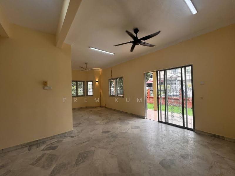 Rumah Teres 2-Tingkat untuk Dijual di Kampung Tunku (Petaling Jaya) - Prem Kumar - Living Room - PropertyGuru.com.my