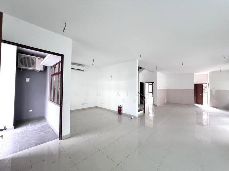 Semi-Detached House for Sale in Seksyen 3 (Bangi) - Mohd Aizat Saiful Bahri - Living Room - PropertyGuru.com.my