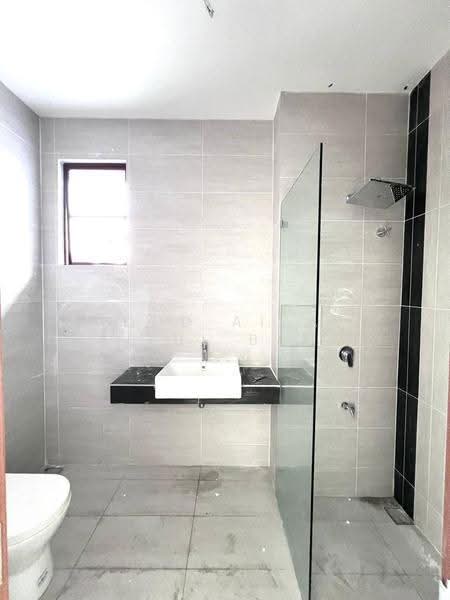 Semi-Detached House for Sale in Seksyen 3 (Bangi) - Mohd Aizat Saiful Bahri - Bathroom - PropertyGuru.com.my