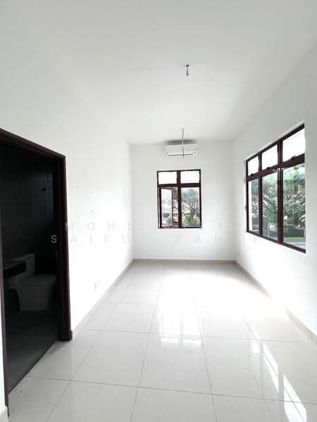 Semi-Detached House for Sale in Seksyen 3 (Bangi) - Mohd Aizat Saiful Bahri - Bathroom - PropertyGuru.com.my