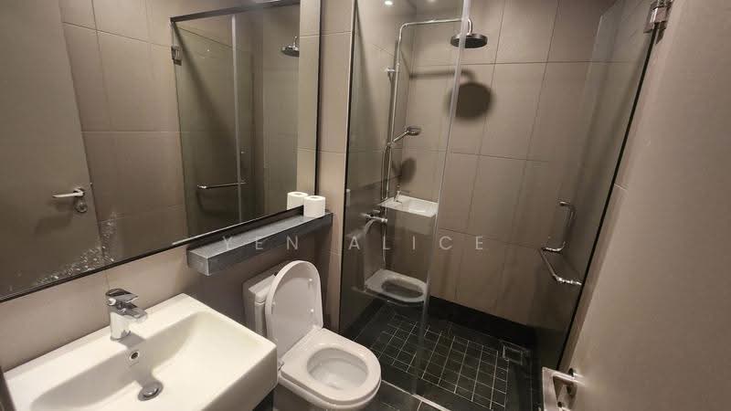 Kediaman Servis untuk Dijual di Bloomsvale - Yen Alice - Bathroom 2 - PropertyGuru.com.my